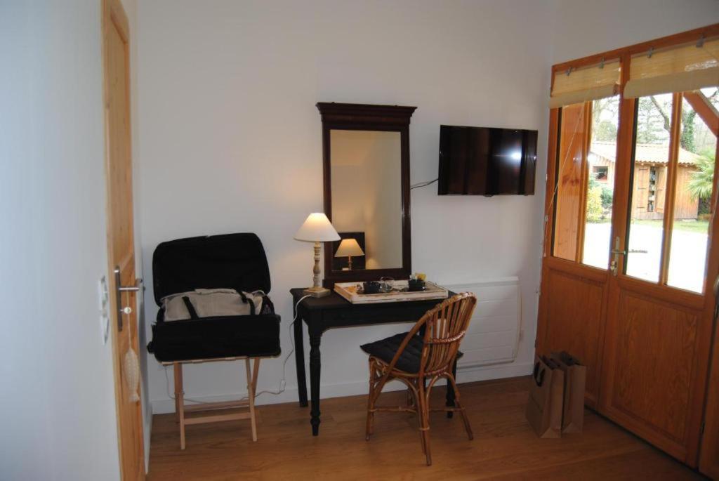 La Maison du Las Saint-Jean-d'Illac Habitación foto
